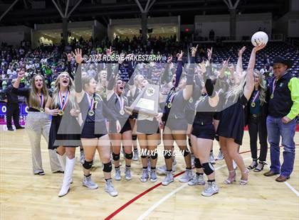 Thumbnail 1 in Blum vs. Harrold (UIL 1A Volleyball Final Medal Ceremony) photogallery.