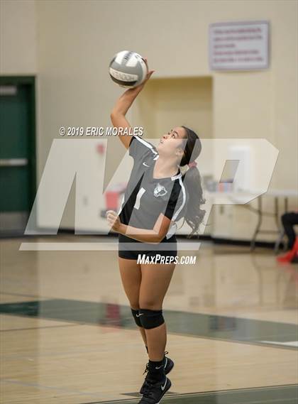 Thumbnail 1 in Hoover vs Hanford (Patriot Varsity Tournament) photogallery.