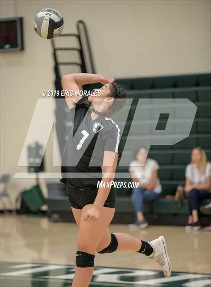 Thumbnail 2 in Hoover vs Hanford (Patriot Varsity Tournament) photogallery.