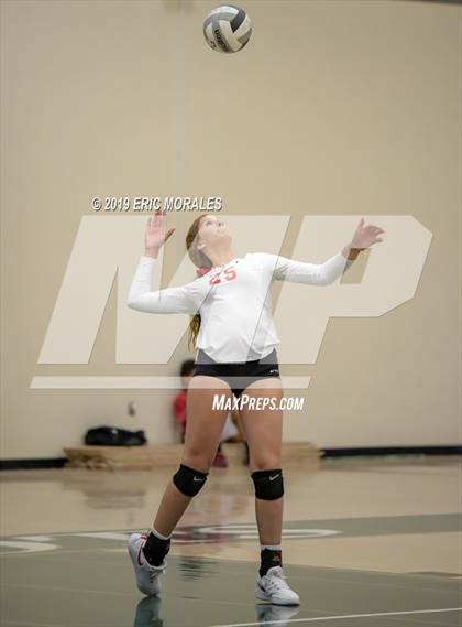 Thumbnail 1 in Hoover vs Hanford (Patriot Varsity Tournament) photogallery.