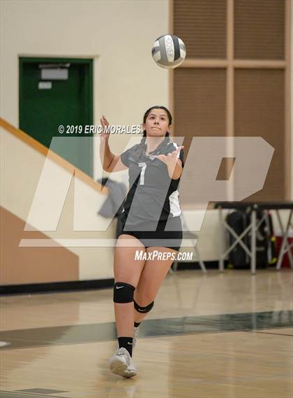 Thumbnail 3 in Hoover vs Hanford (Patriot Varsity Tournament) photogallery.