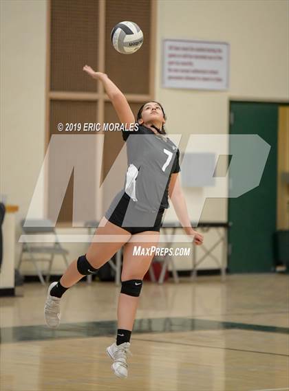 Thumbnail 3 in Hoover vs Hanford (Patriot Varsity Tournament) photogallery.
