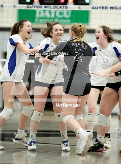 Thumbnail 3 in Braswell vs Guyer photogallery.
