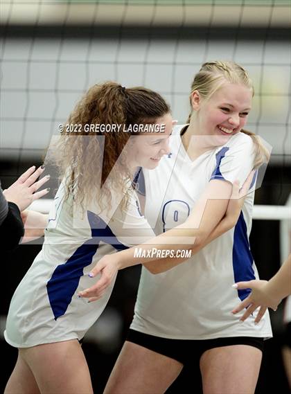Thumbnail 3 in Braswell vs Guyer photogallery.