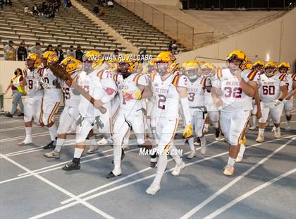 Thumbnail 2 in Garfield  vs. Roosevelt (East Los Angeles Classic) photogallery.