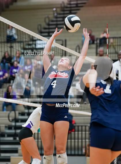 Thumbnail 1 in Terre Haute North Vigo vs. Brownsburg (IHSAA 4A Sectional Semifinal) photogallery.