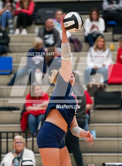Thumbnail 3 in Terre Haute North Vigo vs. Brownsburg (IHSAA 4A Sectional Semifinal) photogallery.