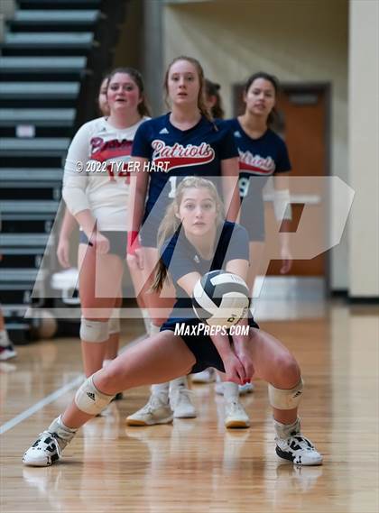 Thumbnail 3 in Terre Haute North Vigo vs. Brownsburg (IHSAA 4A Sectional Semifinal) photogallery.