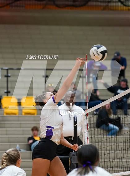 Thumbnail 2 in Terre Haute North Vigo vs. Brownsburg (IHSAA 4A Sectional Semifinal) photogallery.