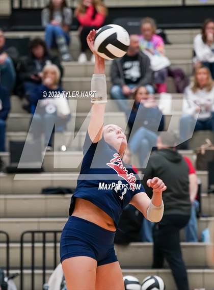 Thumbnail 1 in Terre Haute North Vigo vs. Brownsburg (IHSAA 4A Sectional Semifinal) photogallery.