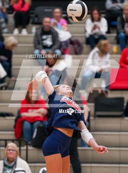 Thumbnail 3 in Terre Haute North Vigo vs. Brownsburg (IHSAA 4A Sectional Semifinal) photogallery.
