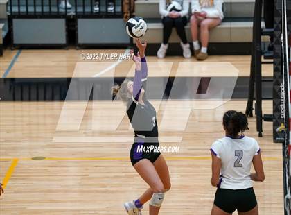 Thumbnail 1 in Terre Haute North Vigo vs. Brownsburg (IHSAA 4A Sectional Semifinal) photogallery.