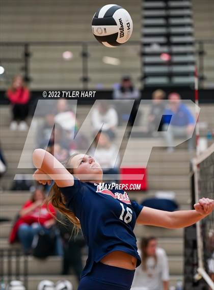 Thumbnail 3 in Terre Haute North Vigo vs. Brownsburg (IHSAA 4A Sectional Semifinal) photogallery.