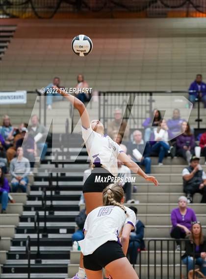 Thumbnail 1 in Terre Haute North Vigo vs. Brownsburg (IHSAA 4A Sectional Semifinal) photogallery.