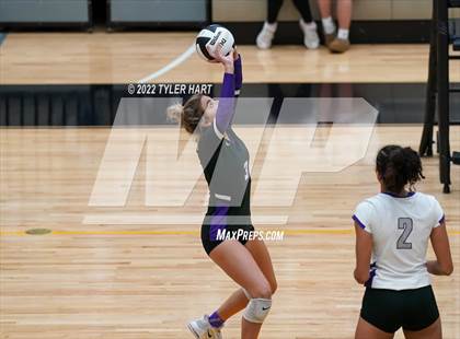 Thumbnail 3 in Terre Haute North Vigo vs. Brownsburg (IHSAA 4A Sectional Semifinal) photogallery.