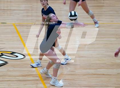 Thumbnail 1 in Terre Haute North Vigo vs. Brownsburg (IHSAA 4A Sectional Semifinal) photogallery.