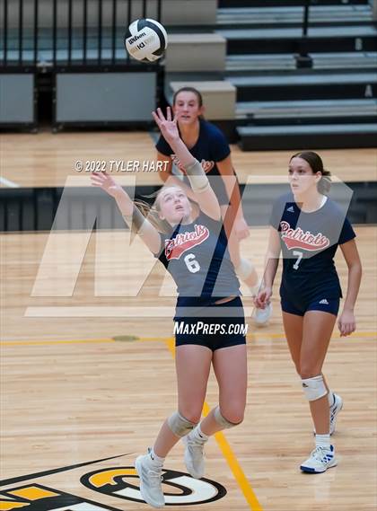 Thumbnail 3 in Terre Haute North Vigo vs. Brownsburg (IHSAA 4A Sectional Semifinal) photogallery.