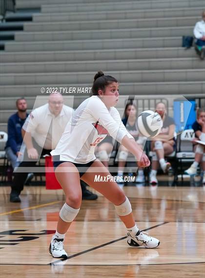 Thumbnail 2 in Terre Haute North Vigo vs. Brownsburg (IHSAA 4A Sectional Semifinal) photogallery.