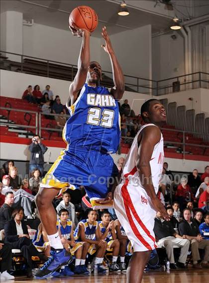 Thumbnail 1 in Mater Dei vs. Gahr (2009 Pangos Dream Classic) photogallery.