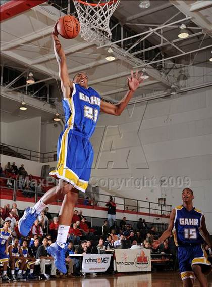 Thumbnail 2 in Mater Dei vs. Gahr (2009 Pangos Dream Classic) photogallery.