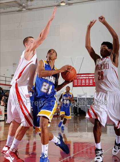 Thumbnail 2 in Mater Dei vs. Gahr (2009 Pangos Dream Classic) photogallery.