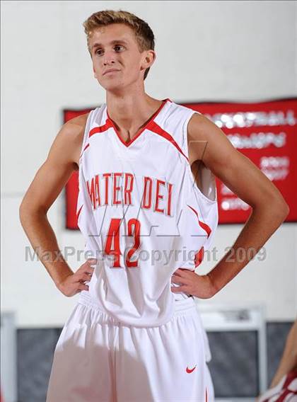 Thumbnail 2 in Mater Dei vs. Gahr (2009 Pangos Dream Classic) photogallery.