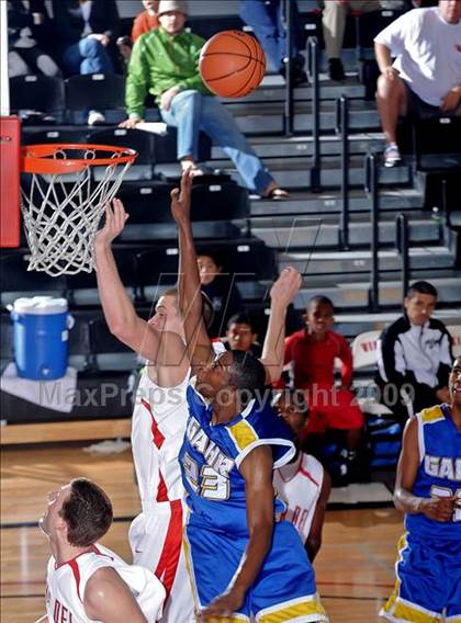 Thumbnail 2 in Mater Dei vs. Gahr (2009 Pangos Dream Classic) photogallery.