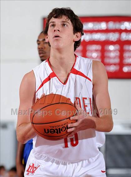Thumbnail 2 in Mater Dei vs. Gahr (2009 Pangos Dream Classic) photogallery.