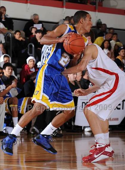 Thumbnail 3 in Mater Dei vs. Gahr (2009 Pangos Dream Classic) photogallery.