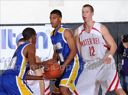 Thumbnail 3 in Mater Dei vs. Gahr (2009 Pangos Dream Classic) photogallery.