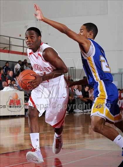Thumbnail 2 in Mater Dei vs. Gahr (2009 Pangos Dream Classic) photogallery.