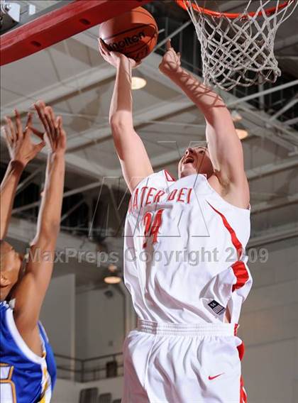 Thumbnail 3 in Mater Dei vs. Gahr (2009 Pangos Dream Classic) photogallery.