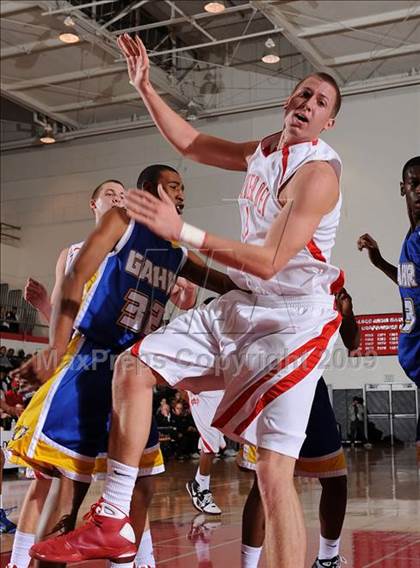 Thumbnail 1 in Mater Dei vs. Gahr (2009 Pangos Dream Classic) photogallery.