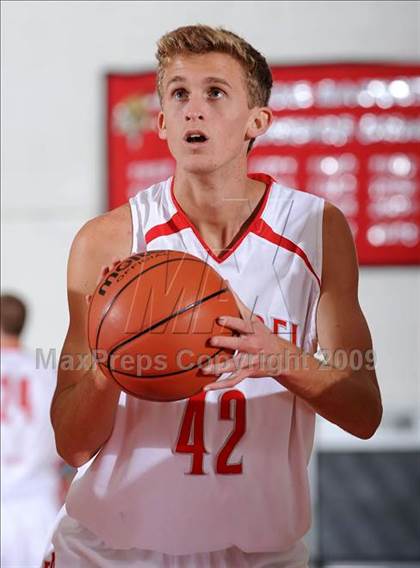 Thumbnail 1 in Mater Dei vs. Gahr (2009 Pangos Dream Classic) photogallery.