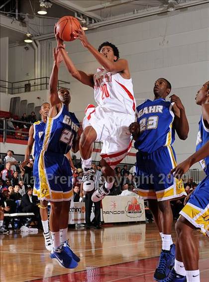 Thumbnail 2 in Mater Dei vs. Gahr (2009 Pangos Dream Classic) photogallery.
