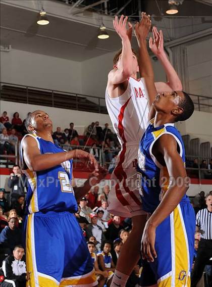 Thumbnail 3 in Mater Dei vs. Gahr (2009 Pangos Dream Classic) photogallery.