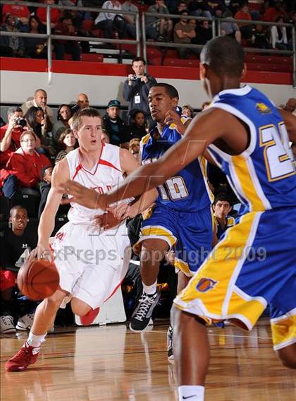 Thumbnail 2 in Mater Dei vs. Gahr (2009 Pangos Dream Classic) photogallery.