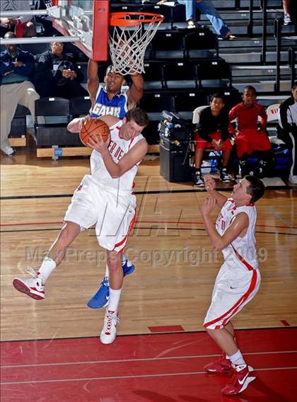 Thumbnail 1 in Mater Dei vs. Gahr (2009 Pangos Dream Classic) photogallery.