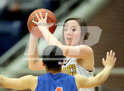 Thumbnail 1 in Amarillo vs. Bowie photogallery.