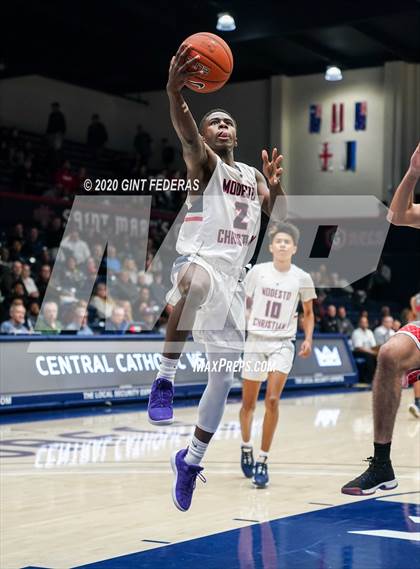 Thumbnail 3 in Dublin vs. Modesto Christian (MaxPreps MLK Classic) photogallery.