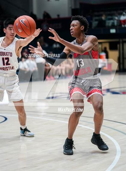 Thumbnail 1 in Dublin vs. Modesto Christian (MaxPreps MLK Classic) photogallery.