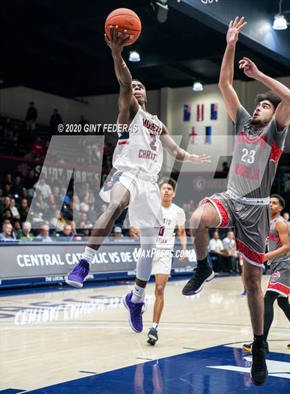 Thumbnail 1 in Dublin vs. Modesto Christian (MaxPreps MLK Classic) photogallery.