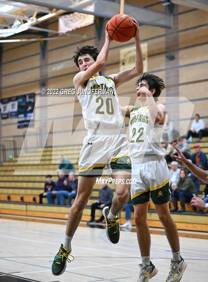 Thumbnail 1 in San Marin vs. Archie Williams (Windsor Holiday Shootout) photogallery.