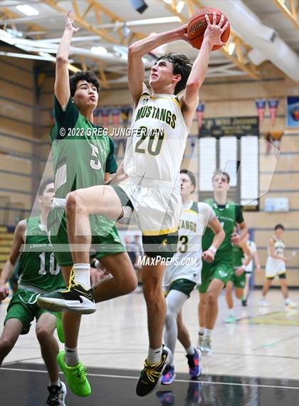 Thumbnail 3 in San Marin vs. Archie Williams (Windsor Holiday Shootout) photogallery.