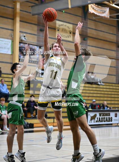 Thumbnail 3 in San Marin vs. Archie Williams (Windsor Holiday Shootout) photogallery.