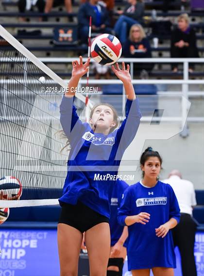 Thumbnail 2 in Boerne vs Alamo Heights (NISD Volleyball Tournament) photogallery.