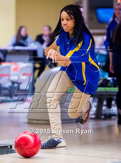 Thumbnail 2 in Kellenberg vs St. Dominic (NSCHSGAA Championship) photogallery.