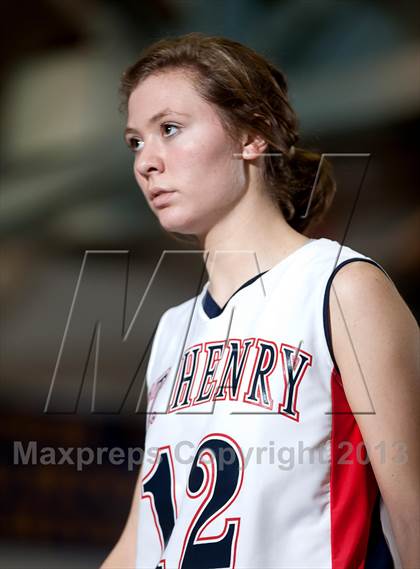 Thumbnail 2 in Bellevue vs St. Henry (All A Classic) photogallery.
