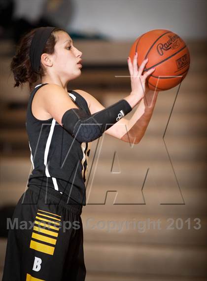 Thumbnail 3 in Bellevue vs St. Henry (All A Classic) photogallery.