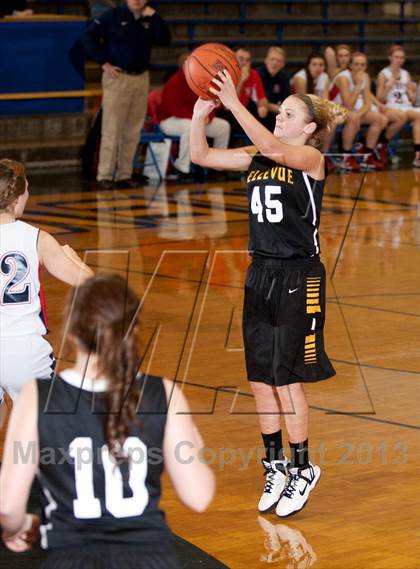 Thumbnail 3 in Bellevue vs St. Henry (All A Classic) photogallery.